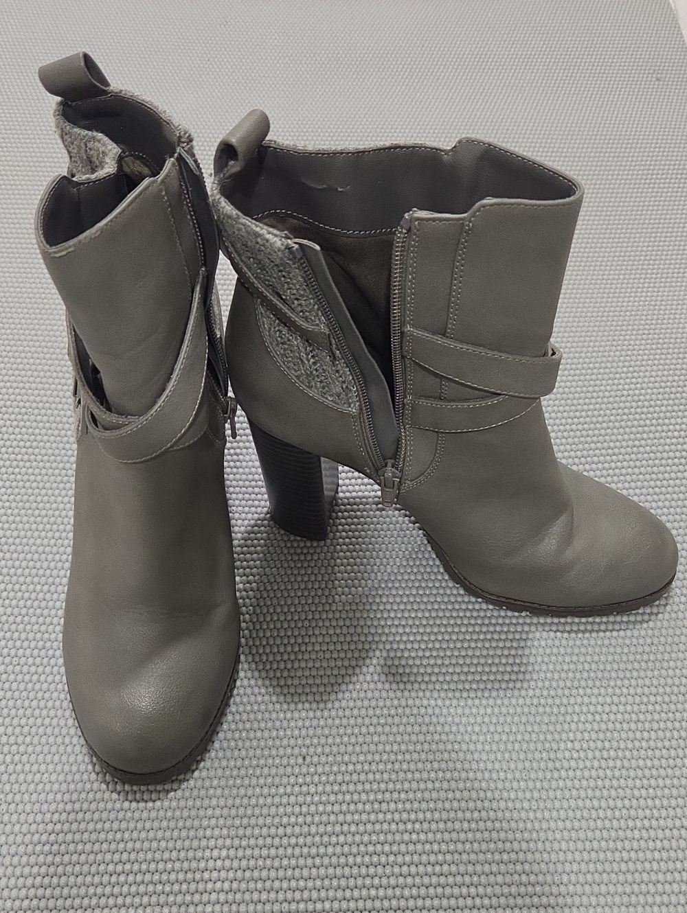 Juicy Couture Gray Faux-Leather Heeled Ankle Boots